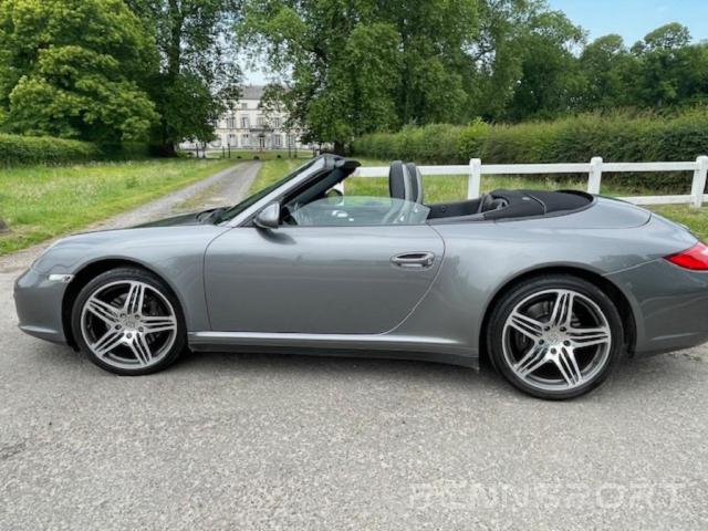 997 Carrera 4 (2011) - Photo 1